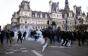 Ostre starcia policji z demonstrantami w Paryżu. Kilkunastu policjantów rannych