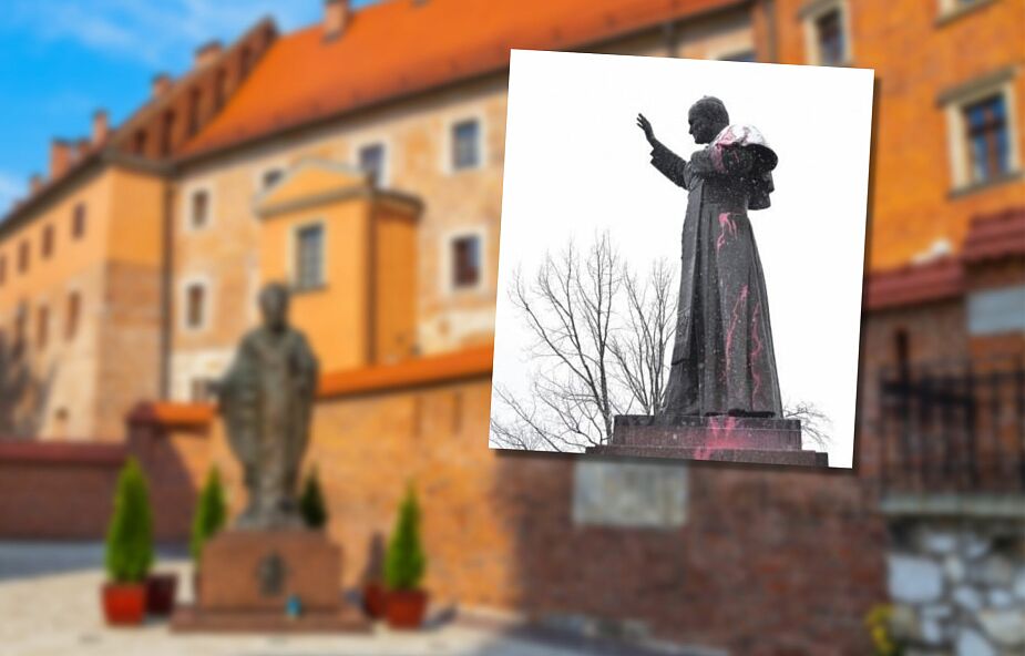 [PILNE] Kolejna profanacja pomnika Jana Pawła II. Tym razem w Stalowej Woli