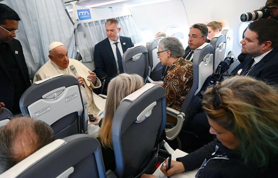 Jesteśmy zainteresowani drogą do pokoju – papież Franciszek do dziennikarzy