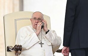 Podczas audiencji ogólnej nagle zapadła cisza, bo… papież musiał odebrać telefon