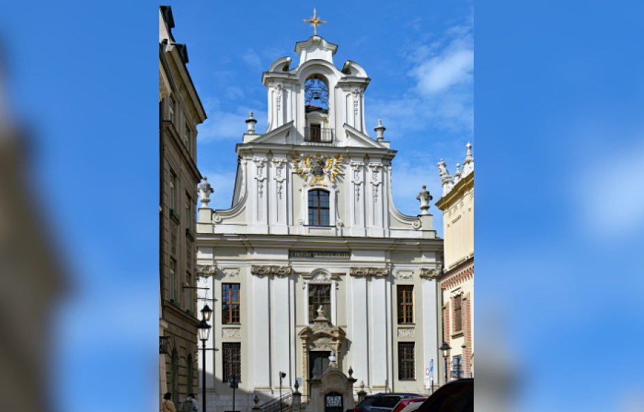 Kraków: Kontrowersyjna wystawa damskiej mody w krypcie kościoła. Konserwator zabytków grzmi, zakonnicy przepraszają
