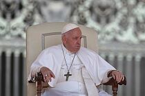 Włochy/ Chirurg, który operował papieża: Franciszek czuje się dobrze, jest przytomny