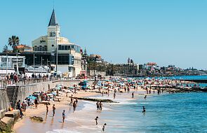 Portugalia: Symbole ŚDM pojawiły się na plażach. Księża poświęcili deski surfingowe