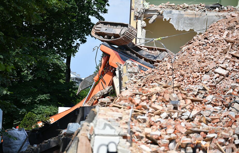 Kielce: Nie żyje operator koparki, która przewróciła się podczas prac budowlanych