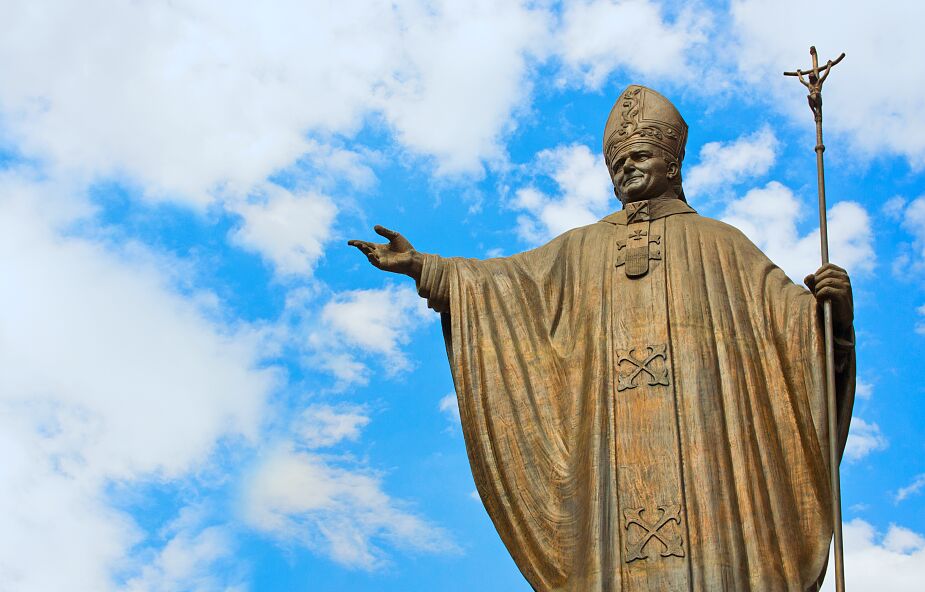 Usunięty pomnik św. Jana Pawła II elementem kampanii wyborczej. Mówi się o postępującym "pogaństwie Europy"