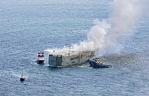 Holandia: Płonie statek z 4 tys. samochodów. Może dojść do potężnej eksplozji