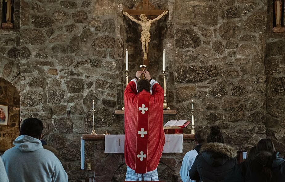 Czym się różnią „tradycyjna” i „nowa” msza? Dominikanie wyjaśniają