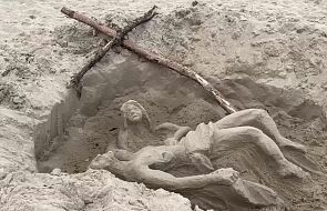 Tajemniczy artysta wyrzeźbił Jezusa i Maryję na gdańskiej plaży. To już kolejne jego dzieło