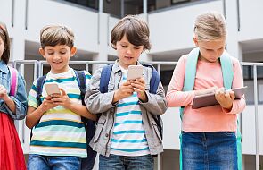 Terapeuta ostro o smartfonach: Dzieci tracą przez nie zdolność czytania i pisania, a to tylko początek efektów ubocznych