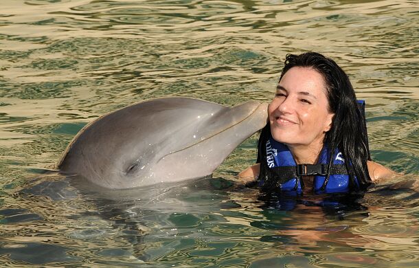 „Delfin mnie uratował”. Poruszająca historia kobiety, która wyszła z traumy dzięki dzikiemu zwierzęciu [WYWIAD]