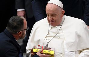 Watykan/ Papież o błogosławieniu par nieregularnych i tej samej płci: dotyczą osób, a nie stowarzyszeń LGBT