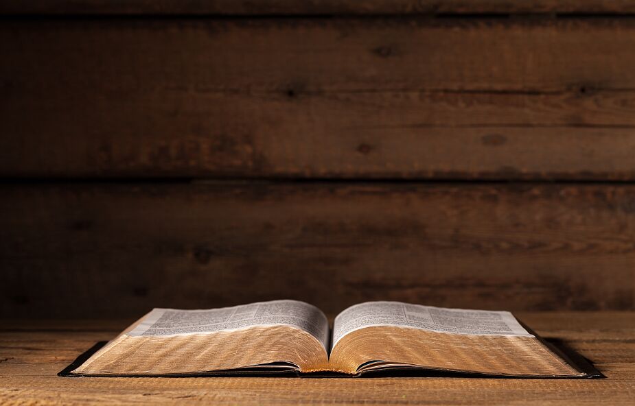 Ks. Witczyk z KUL: Lektura Pisma Świętego prowadzi do fascynacji Bogiem