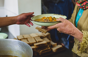 Caritas: Wydano już ponad 2 tys. litrów zupy w ramach akcji "Trochę ciepła dla bezdomnego"