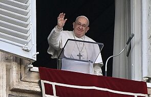 Papież zachęca do modlitwy o pokój, za nowo ochrzczonych i za ofiary przemocy