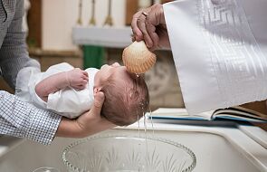 Formalny akt apostazji wymazuje chrzest? Wyjaśniamy