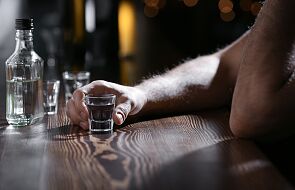 Obecność, wsparcie, rozmowa. Jak AA pomaga alkoholikom przestać pić i odzyskać siebie?
