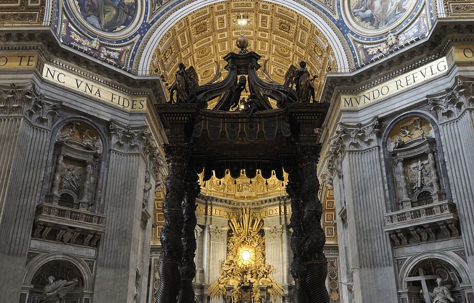 Watykan: Po raz pierwszy od 200 lat rozpoczęła się konserwacja baldachimu Berniniego
