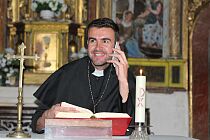 Cerkiew greckokatolicka zabroniła księżom używania telefonów na mszach i w konfesjonałach