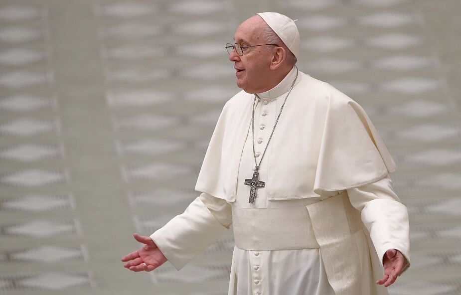 Papież o tym, czy błogosławienie par LGBTQ+ wywoła w Kościele schizmę