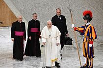 Watykan/ Papież: nie zostawiajcie seniorów samych, nie wystarczą programy pomocy