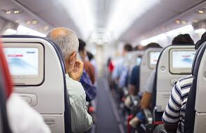 Linie lotnicze zakazują używania toalet w czasie lotu. Pasażerowie korzystają z butelek
