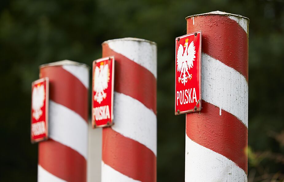 Rośnie liczba prób nielegalnego przekraczania granicy z Białorusią. Jeden z funkcjonariuszy zaatakowany gazem